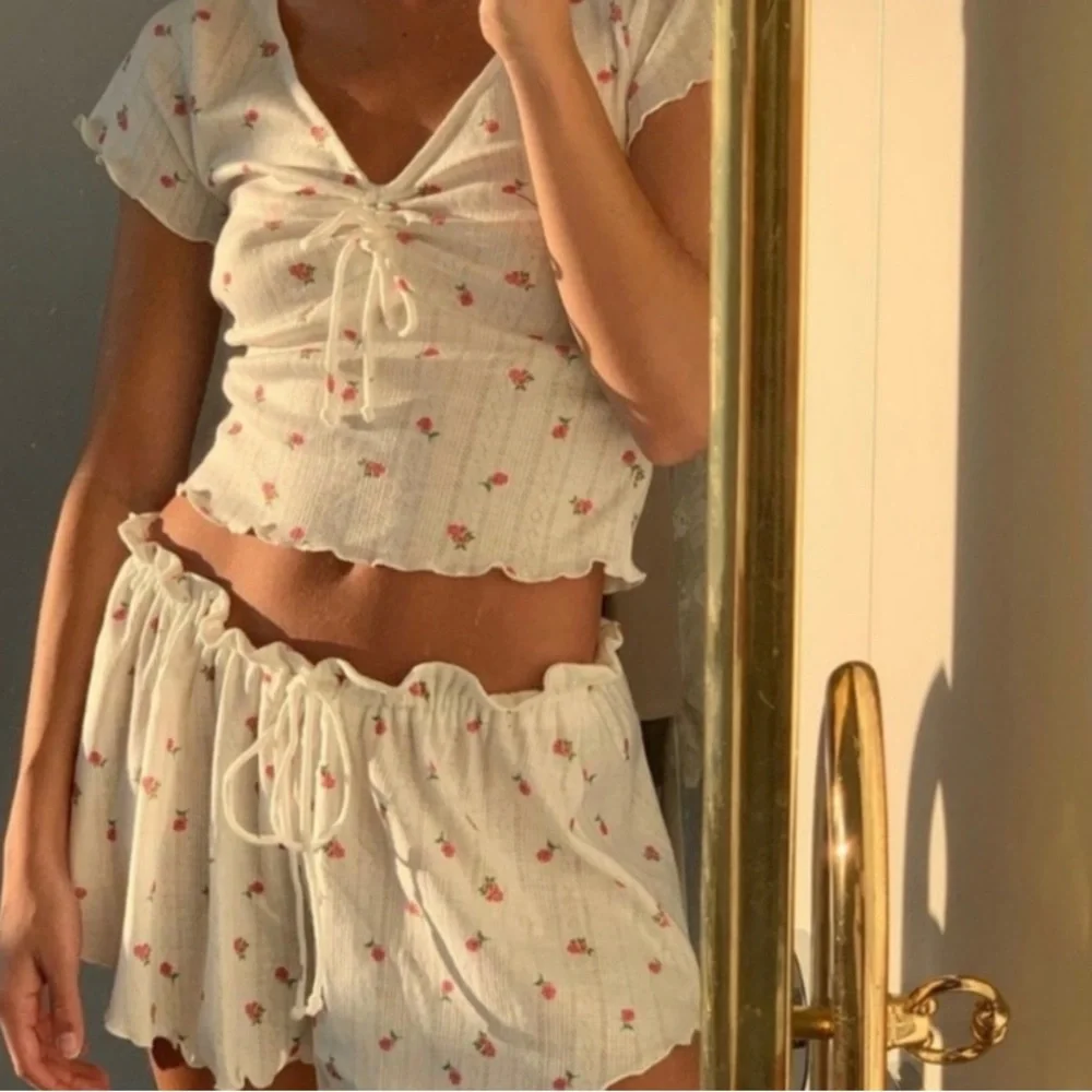 NWT Victoria’s Secret For Love & Lemons Blossom Pointelle Lounge Shorts, Medium - Picture 1 of 9